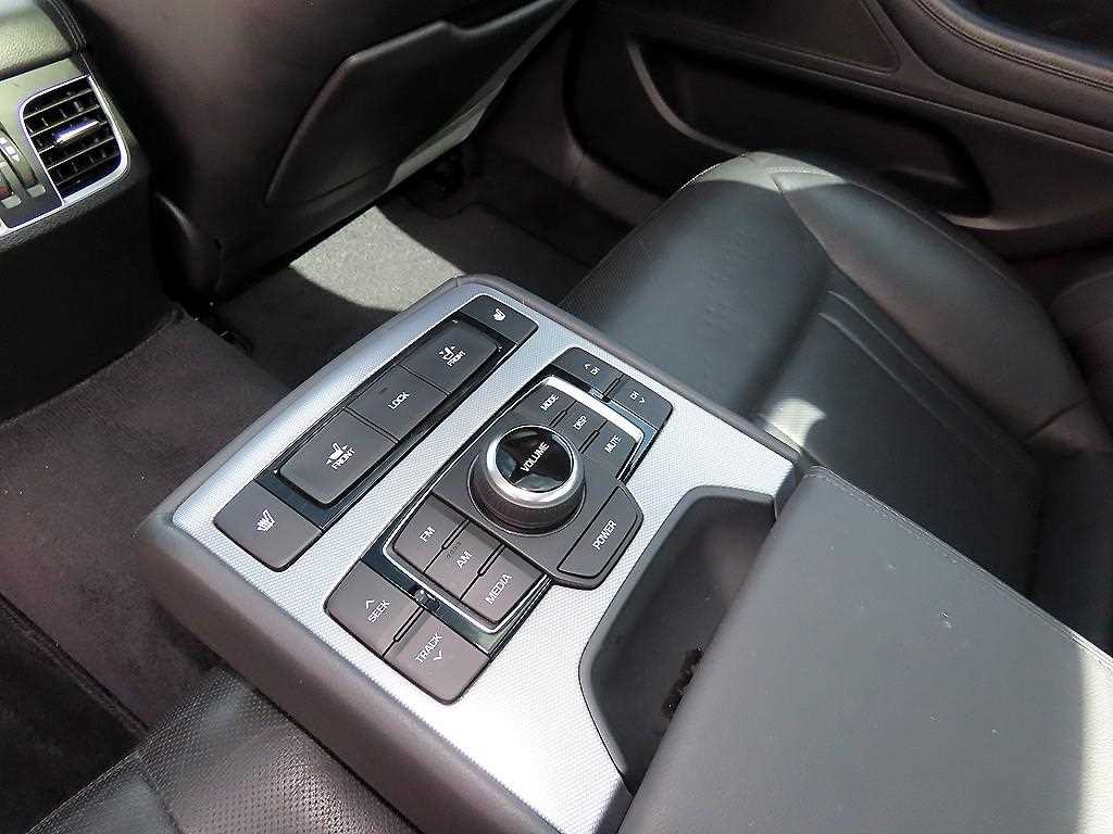 Genesis G80 — photo 16