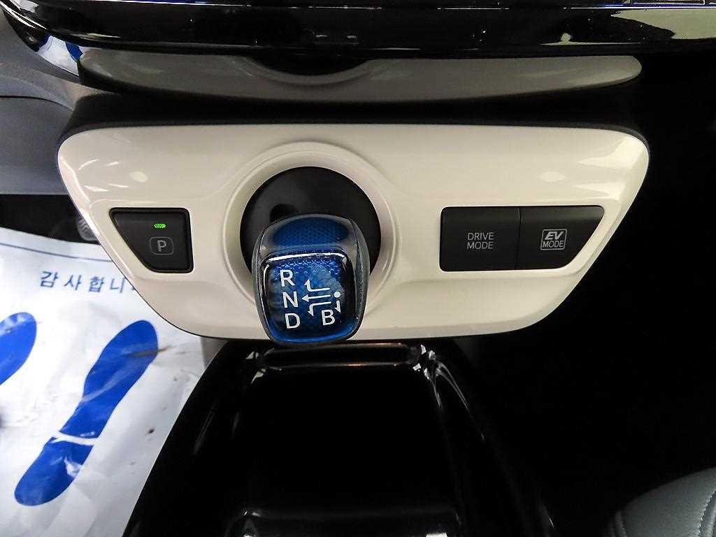 Toyota Prius — photo 10