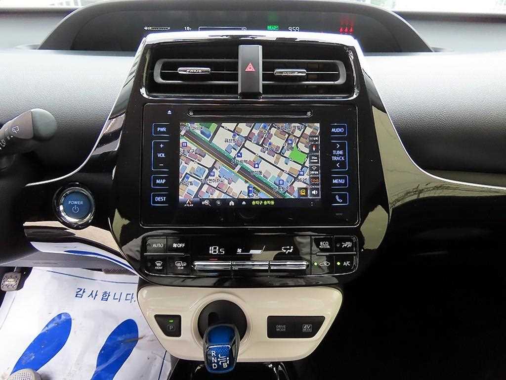 Toyota Prius — photo 13