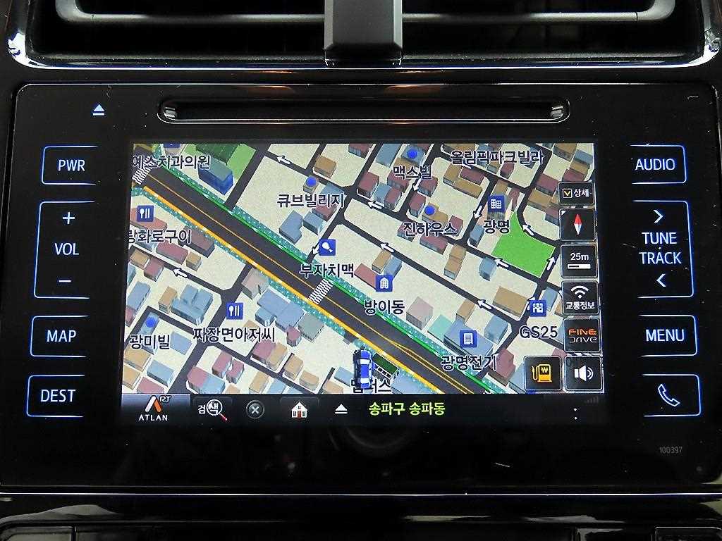 Toyota Prius — photo 14