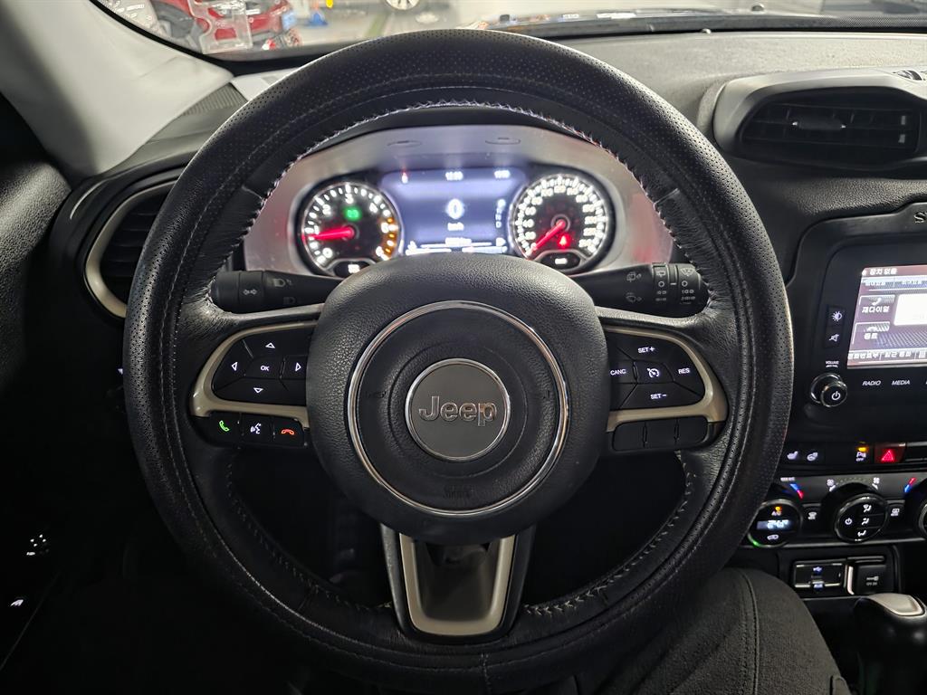 Jeep Renegade — photo 09