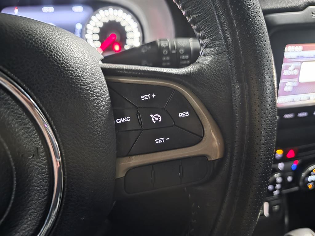 Jeep Renegade — photo 14
