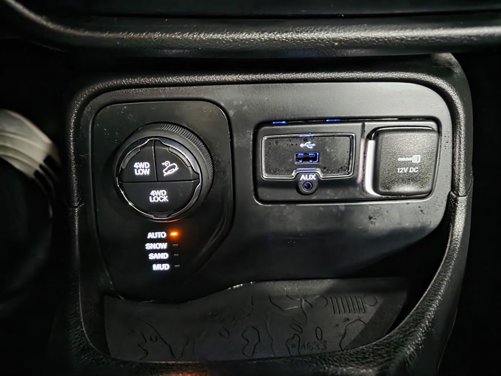 Jeep Renegade — photo 16
