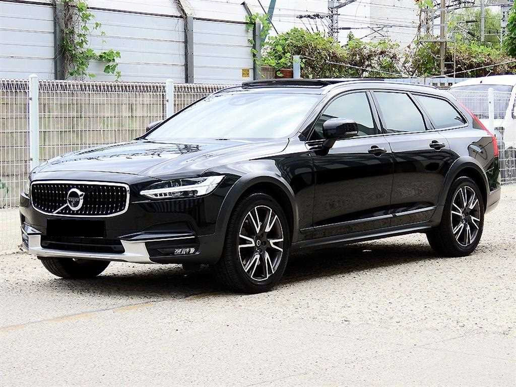 Volvo V90 — photo 02
