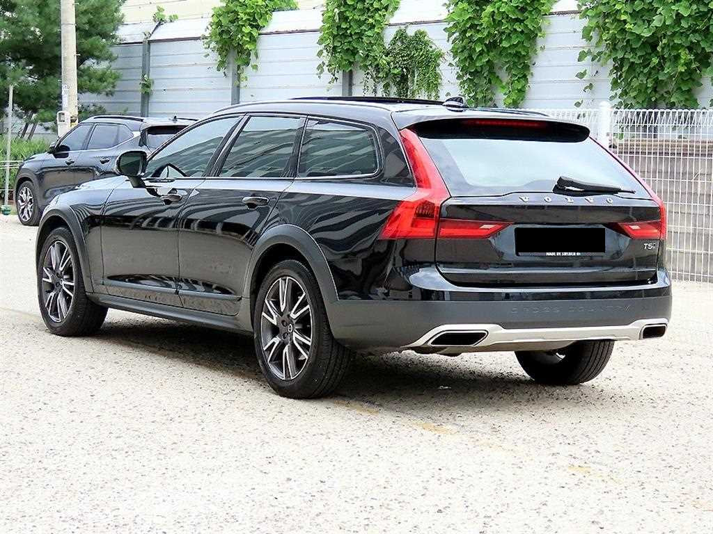 Volvo V90 — photo 03