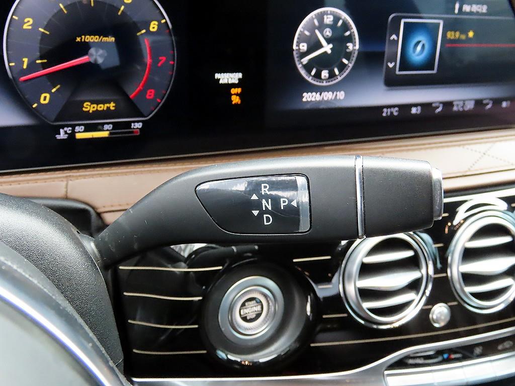 Mercedes-Benz S-Class — photo 11