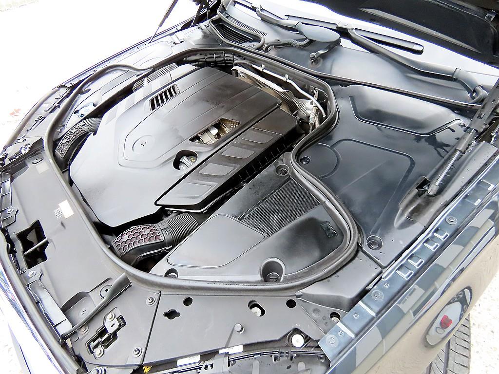 Mercedes-Benz S-Class — photo 19