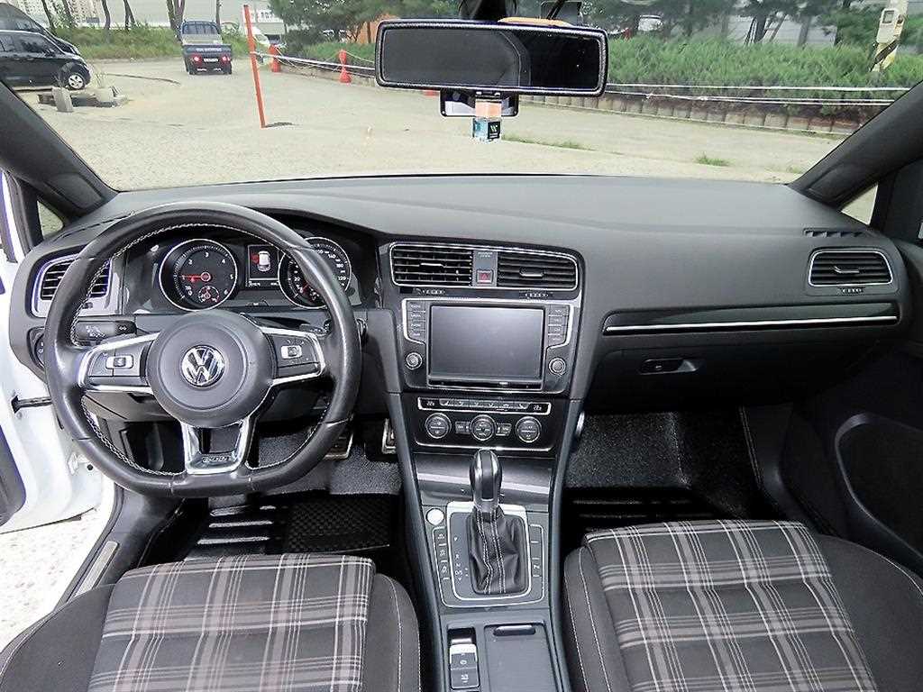 Volkswagen Golf — photo 07