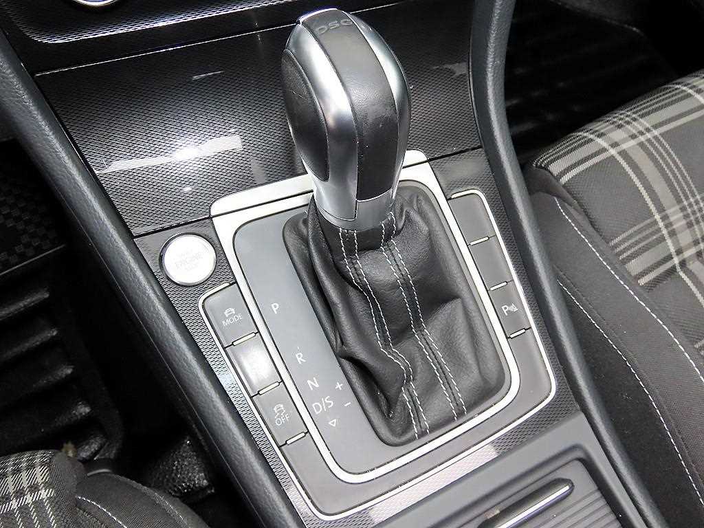 Volkswagen Golf — photo 10
