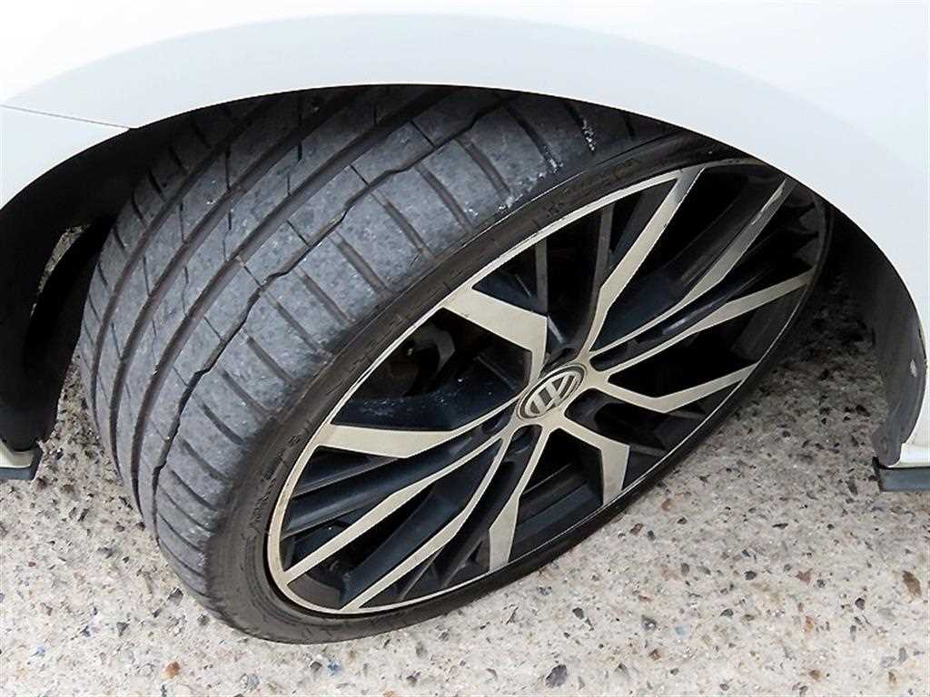 Volkswagen Golf — photo 18