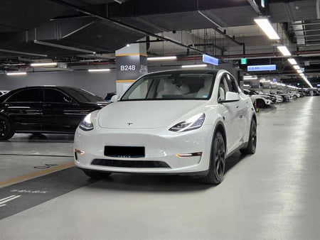 Tesla Model Y — photo 01