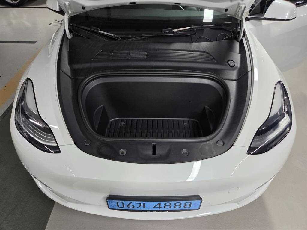 Tesla Model Y — photo 05