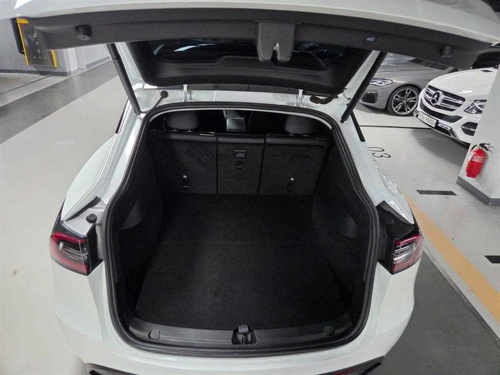 Tesla Model Y — photo 06