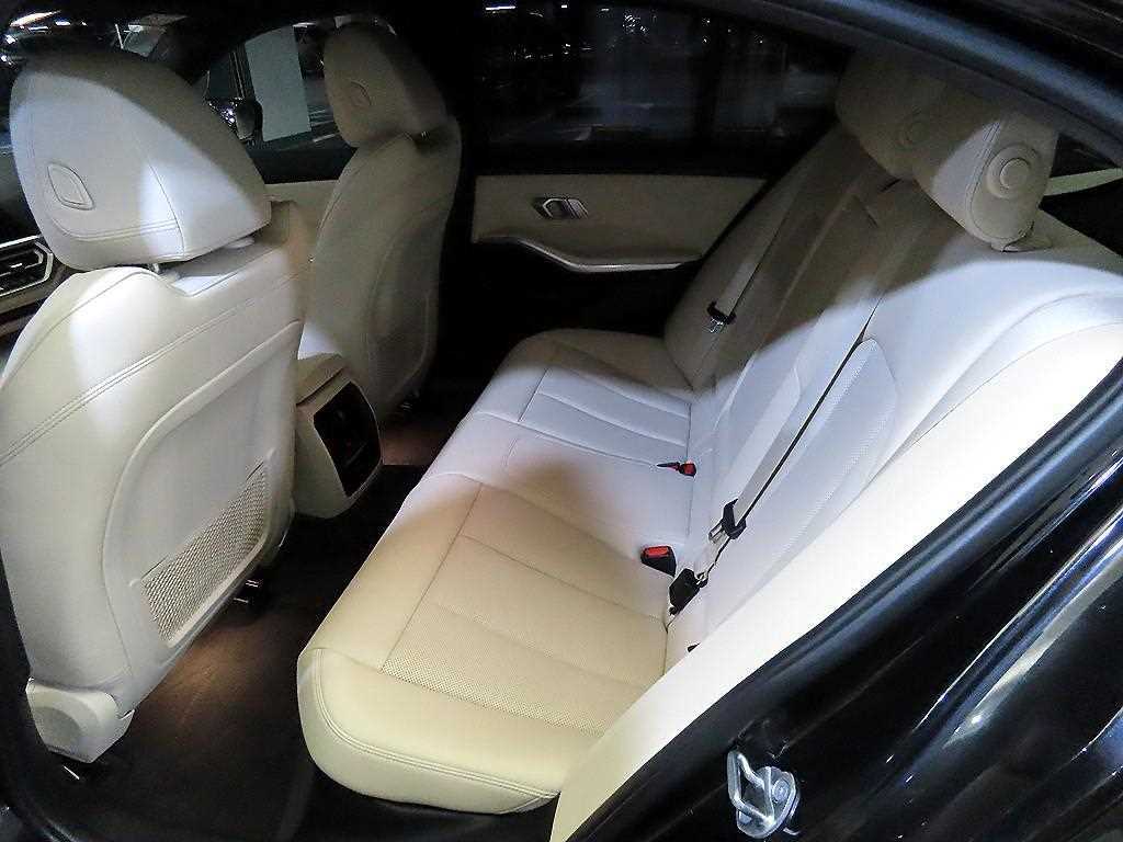 BMW 3-Series — photo 07