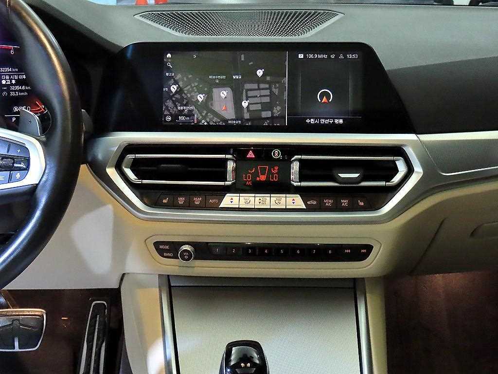 BMW 3-Series — photo 11