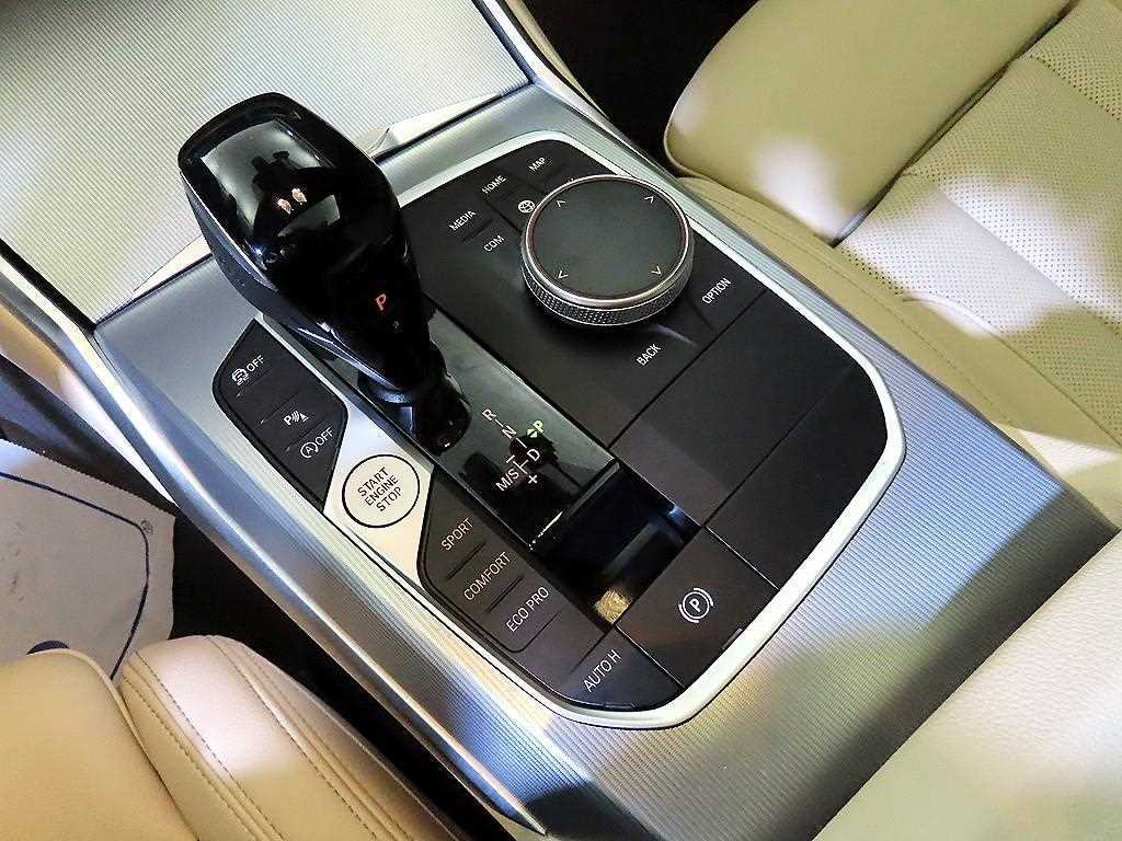 BMW 3-Series — photo 12