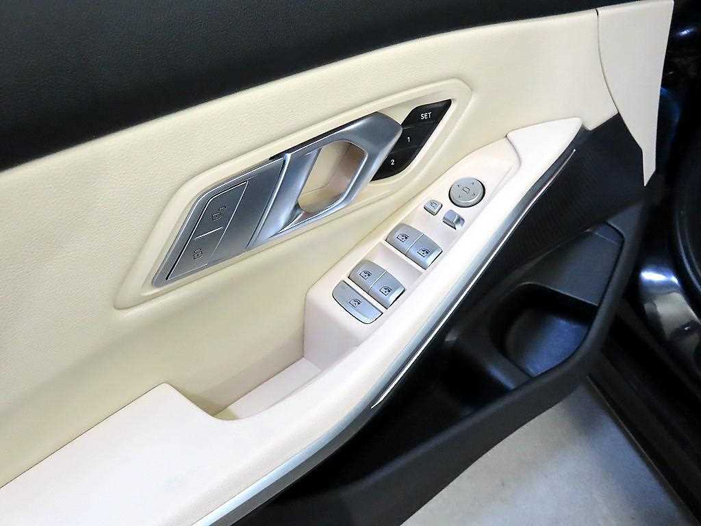 BMW 3-Series — photo 13