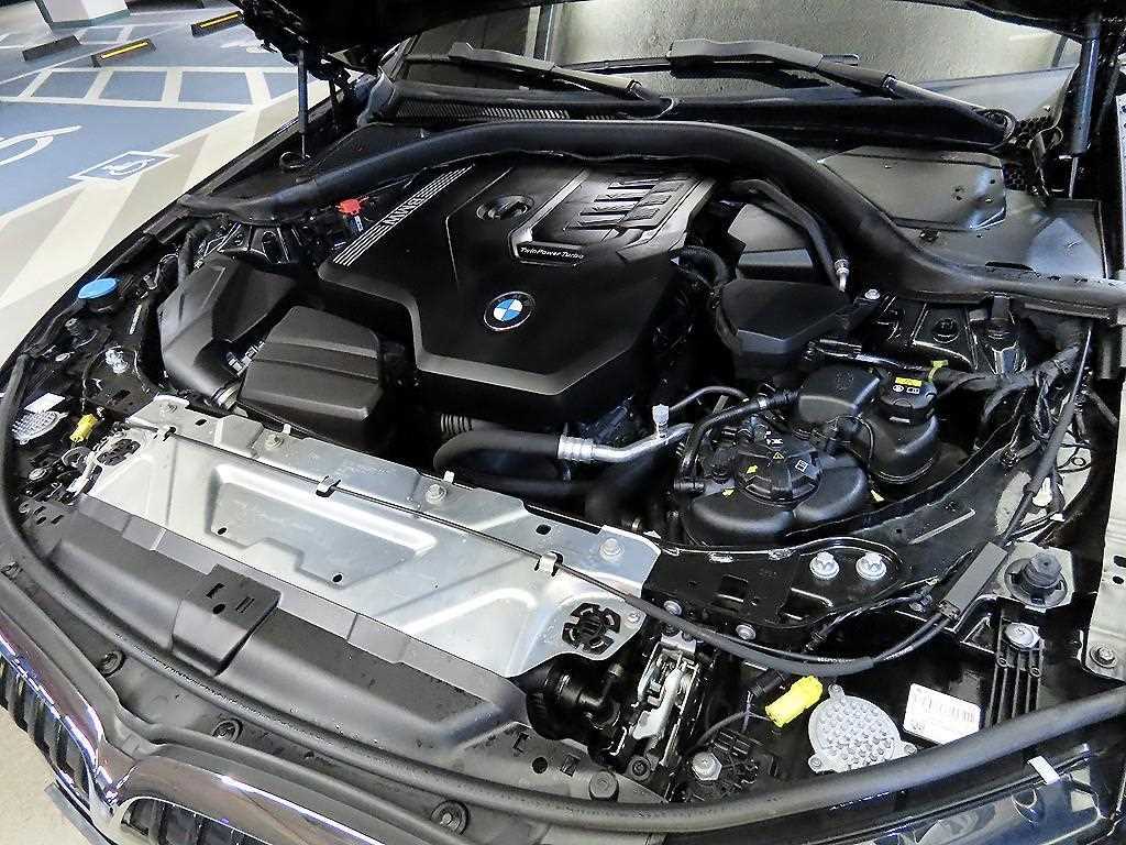 BMW 3-Series — photo 19
