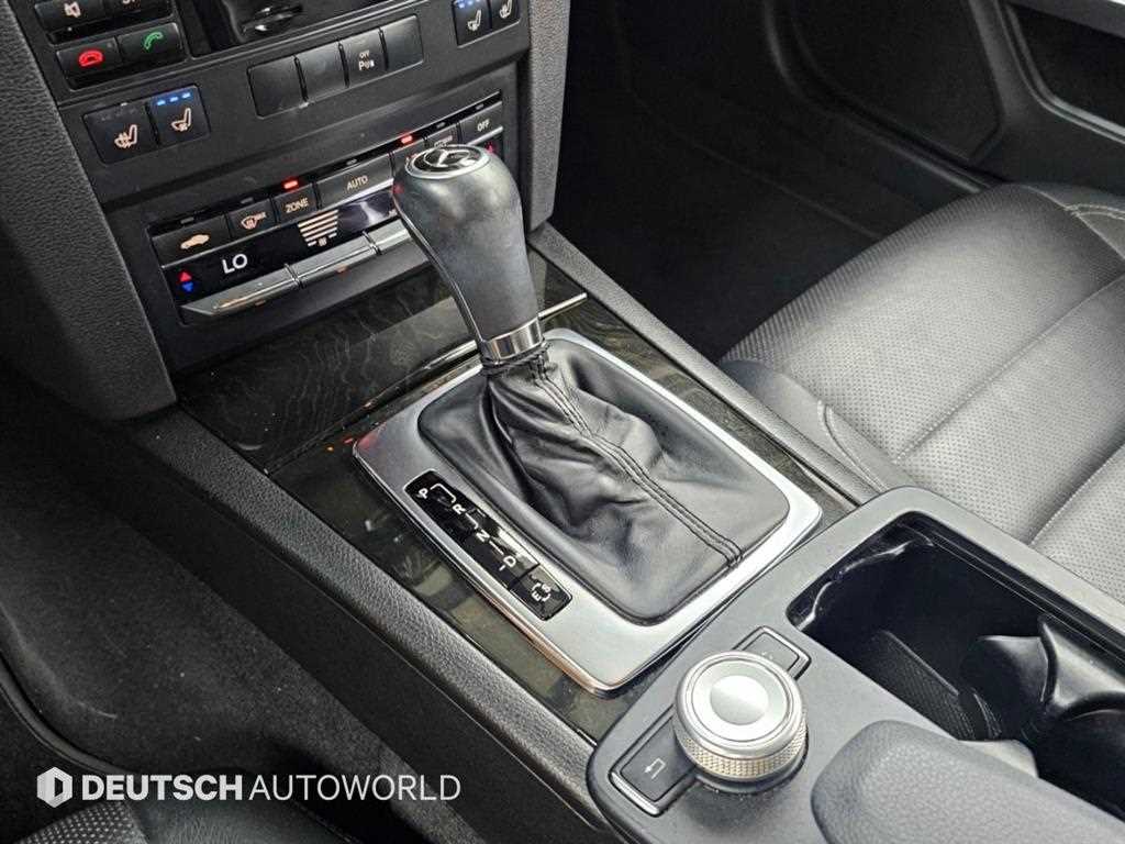 Mercedes-Benz E-Class — photo 09