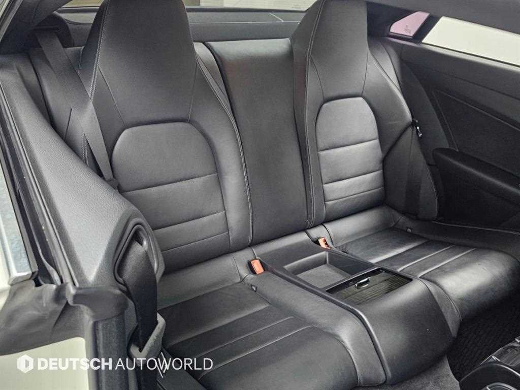 Mercedes-Benz E-Class — photo 12