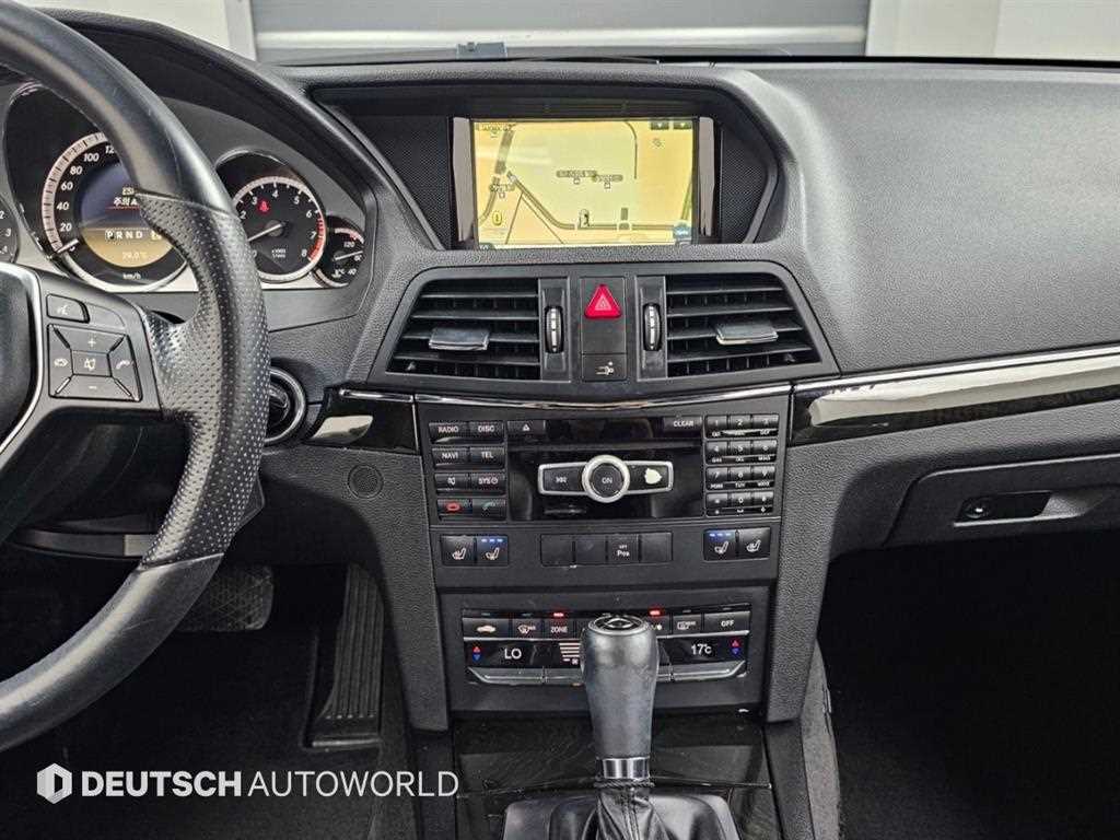 Mercedes-Benz E-Class — photo 14