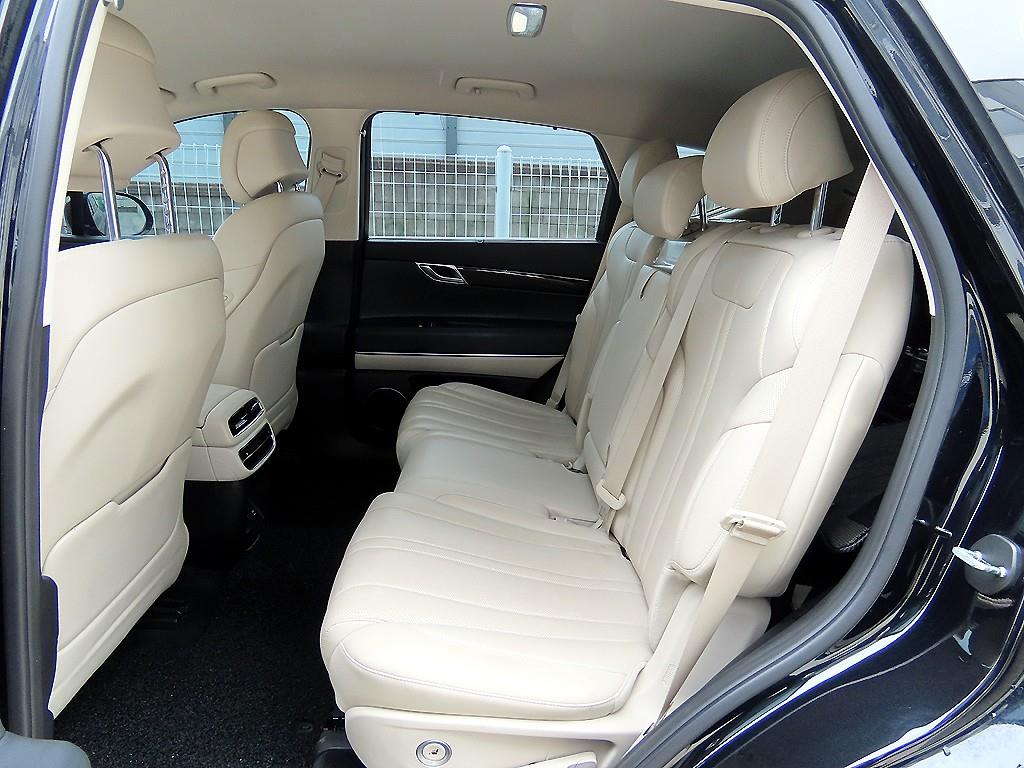 Genesis GV80 — photo 06
