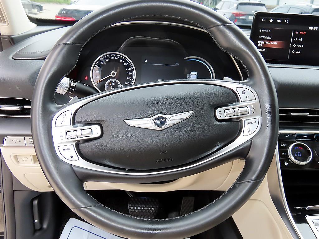Genesis GV80 — photo 08