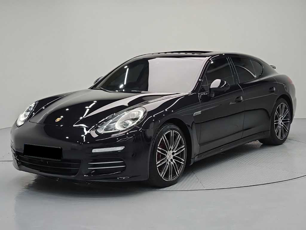 Porsche Panamera — photo 01