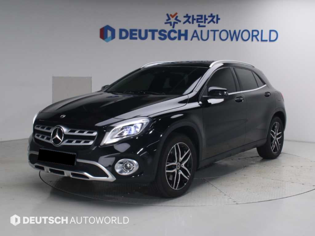 Mercedes-Benz GLA-Class — photo 01