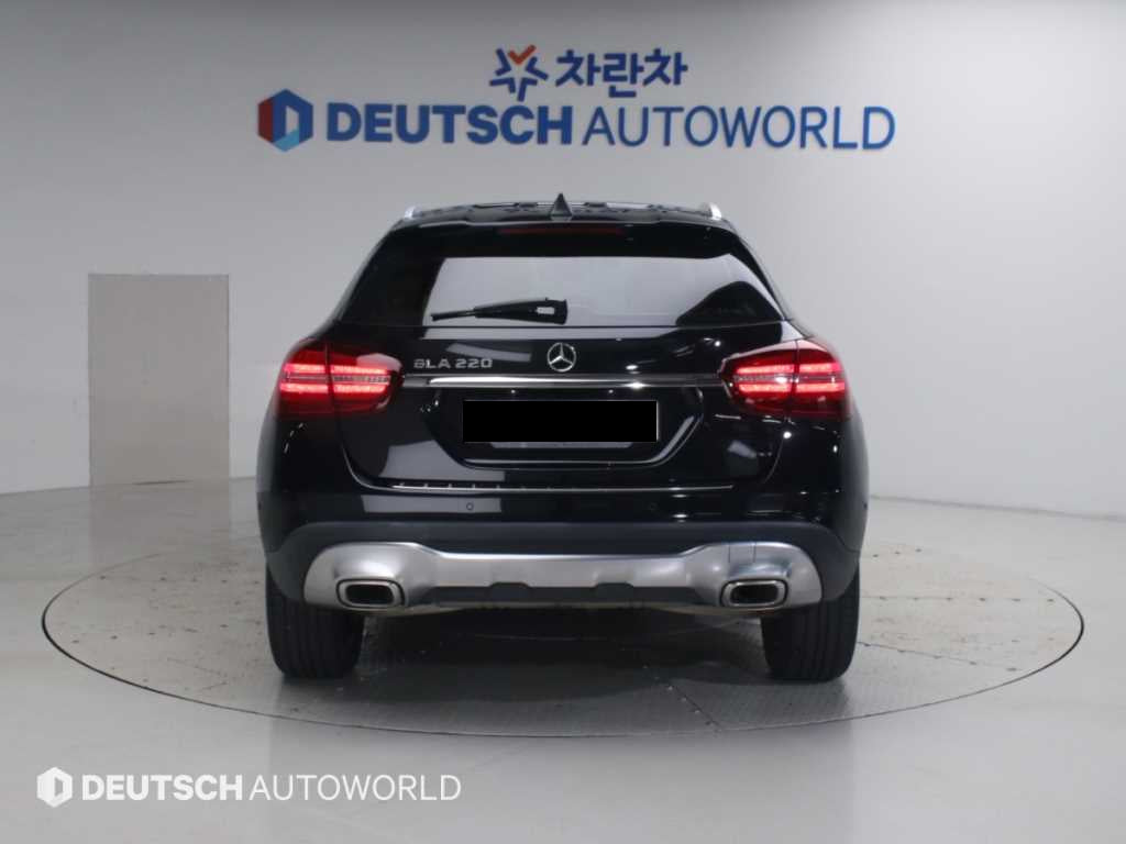 Mercedes-Benz GLA-Class — photo 04