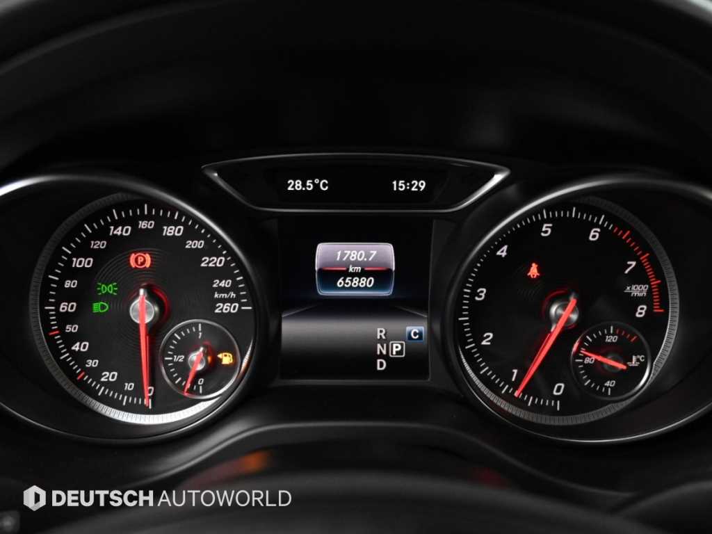 Mercedes-Benz GLA-Class — photo 08