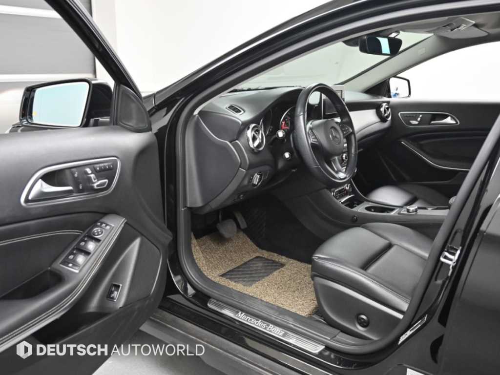 Mercedes-Benz GLA-Class — photo 11