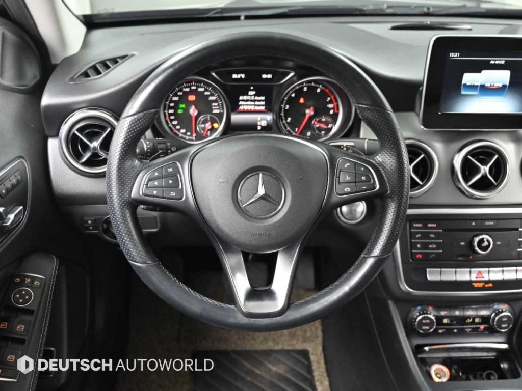 Mercedes-Benz GLA-Class — photo 13
