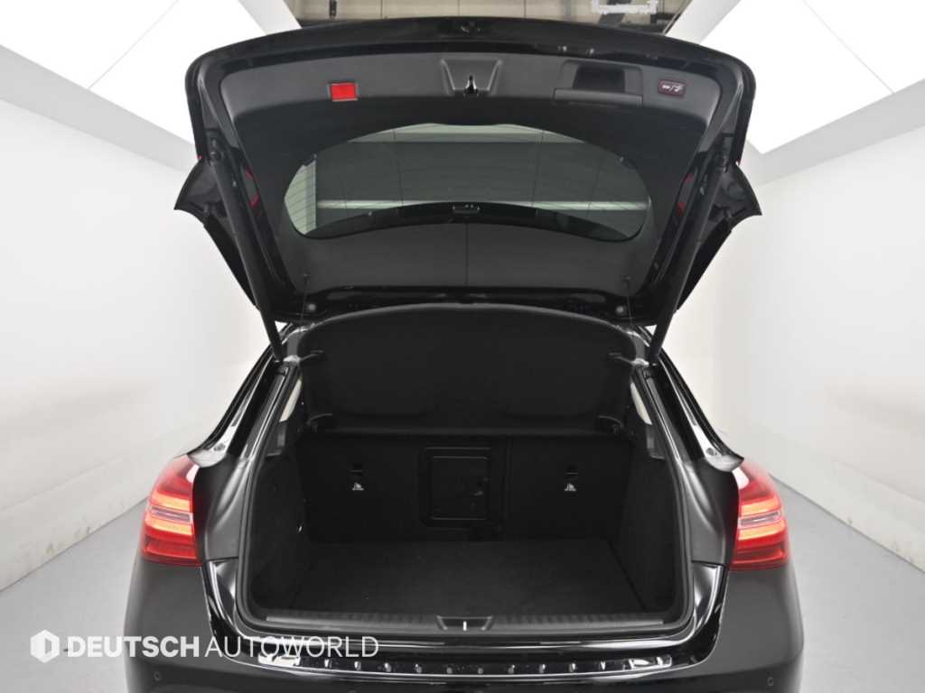 Mercedes-Benz GLA-Class — photo 19