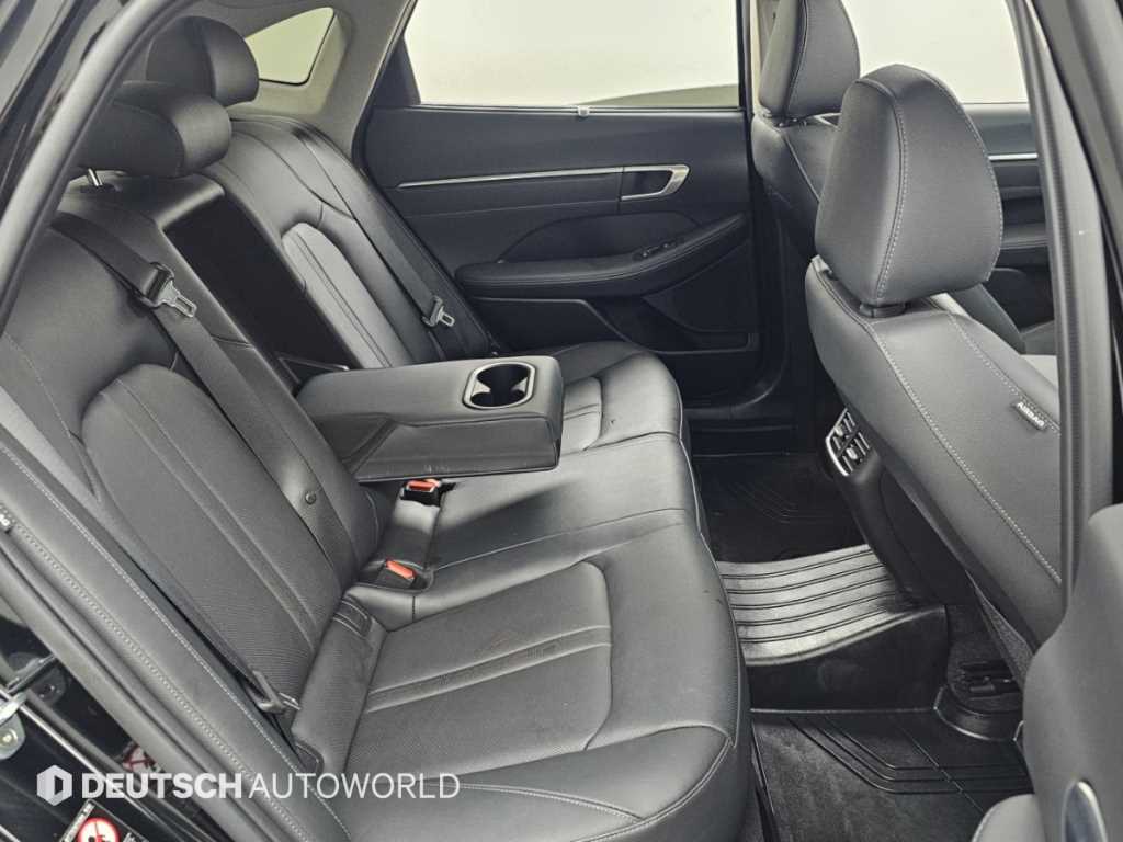 Hyundai Sonata — photo 12