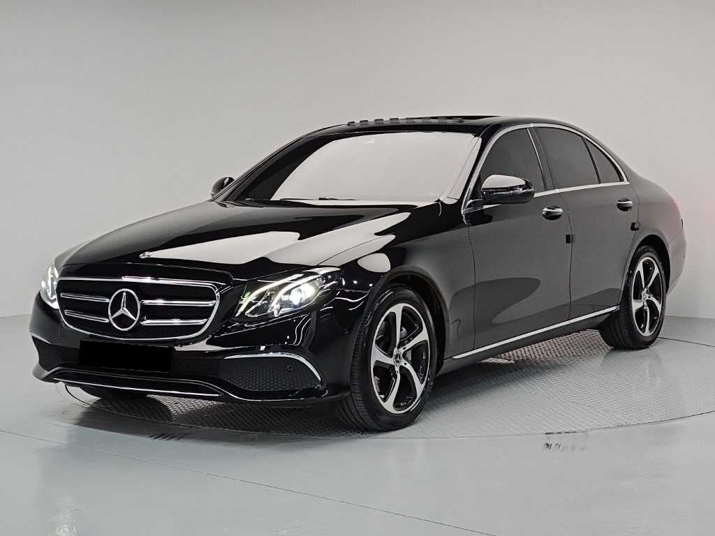 Mercedes-Benz E-Class — photo 01