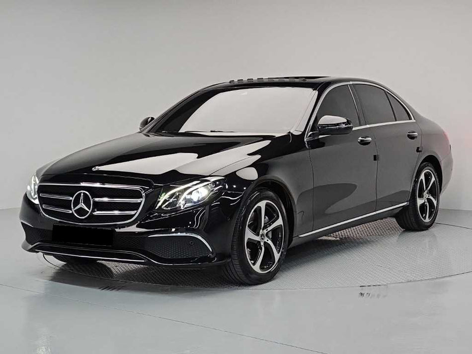 Mercedes-Benz E-Class — photo 01