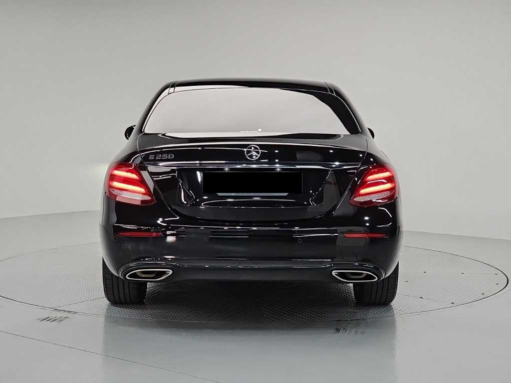 Mercedes-Benz E-Class — photo 03