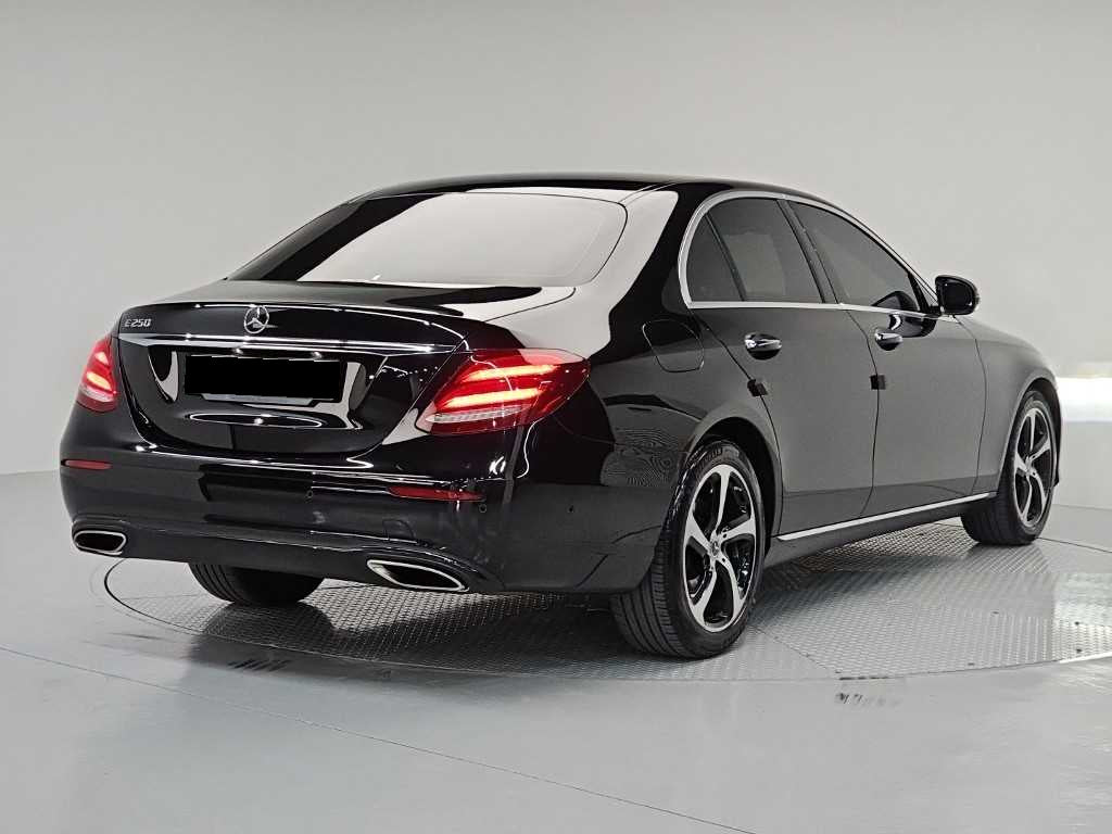 Mercedes-Benz E-Class — photo 04