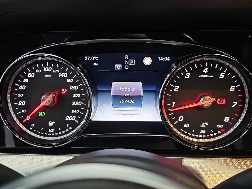 Mercedes-Benz E-Class — photo 06