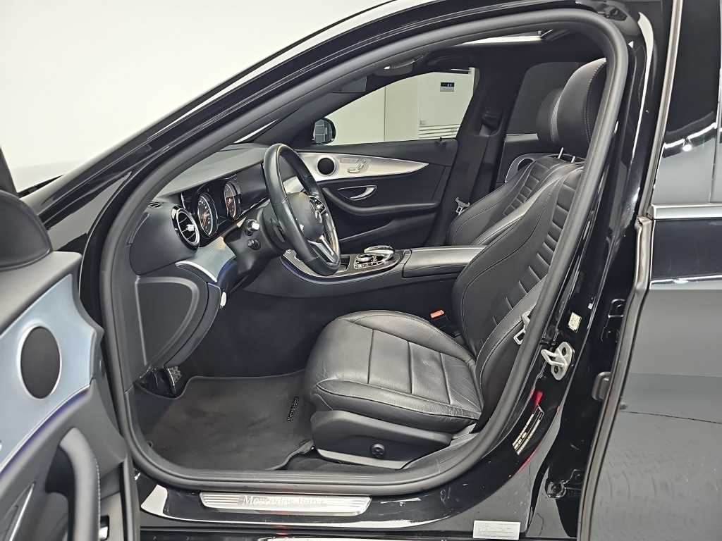 Mercedes-Benz E-Class — photo 11