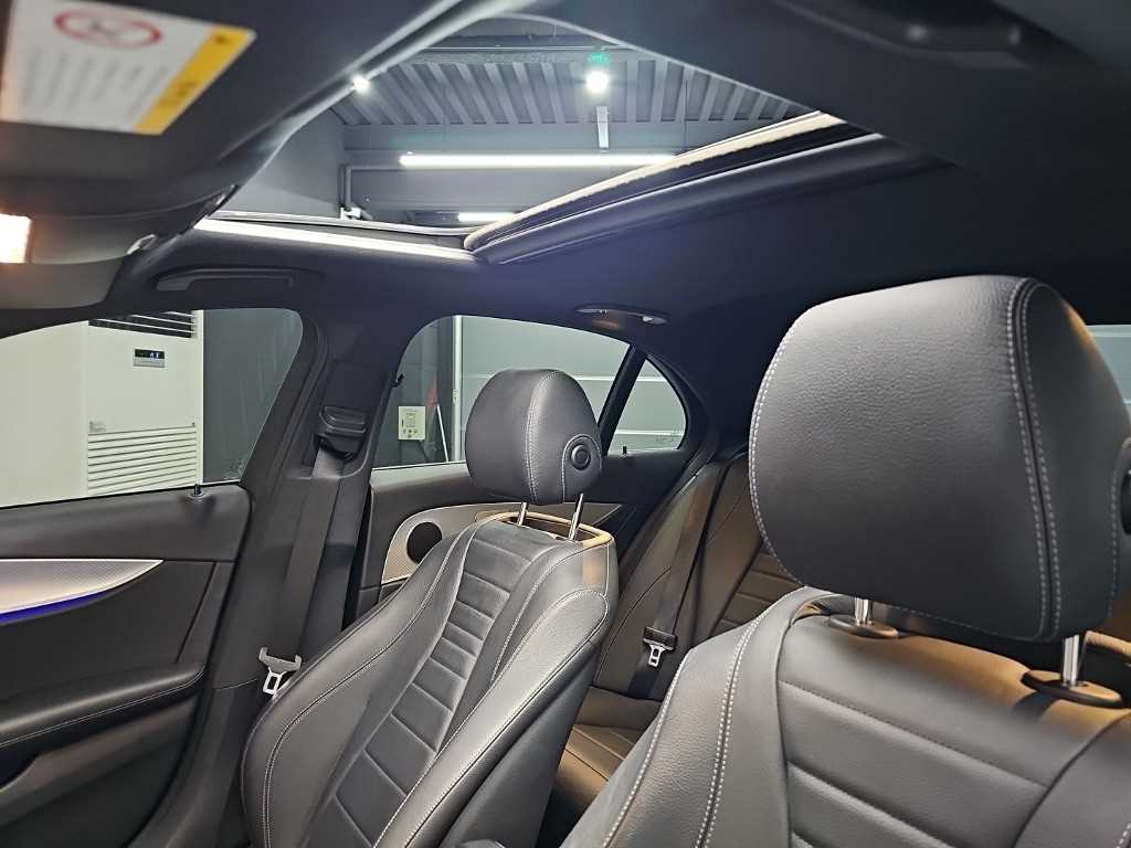 Mercedes-Benz E-Class — photo 14