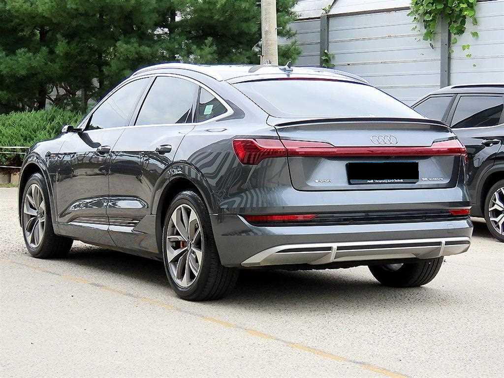 Audi e-tron — photo 03