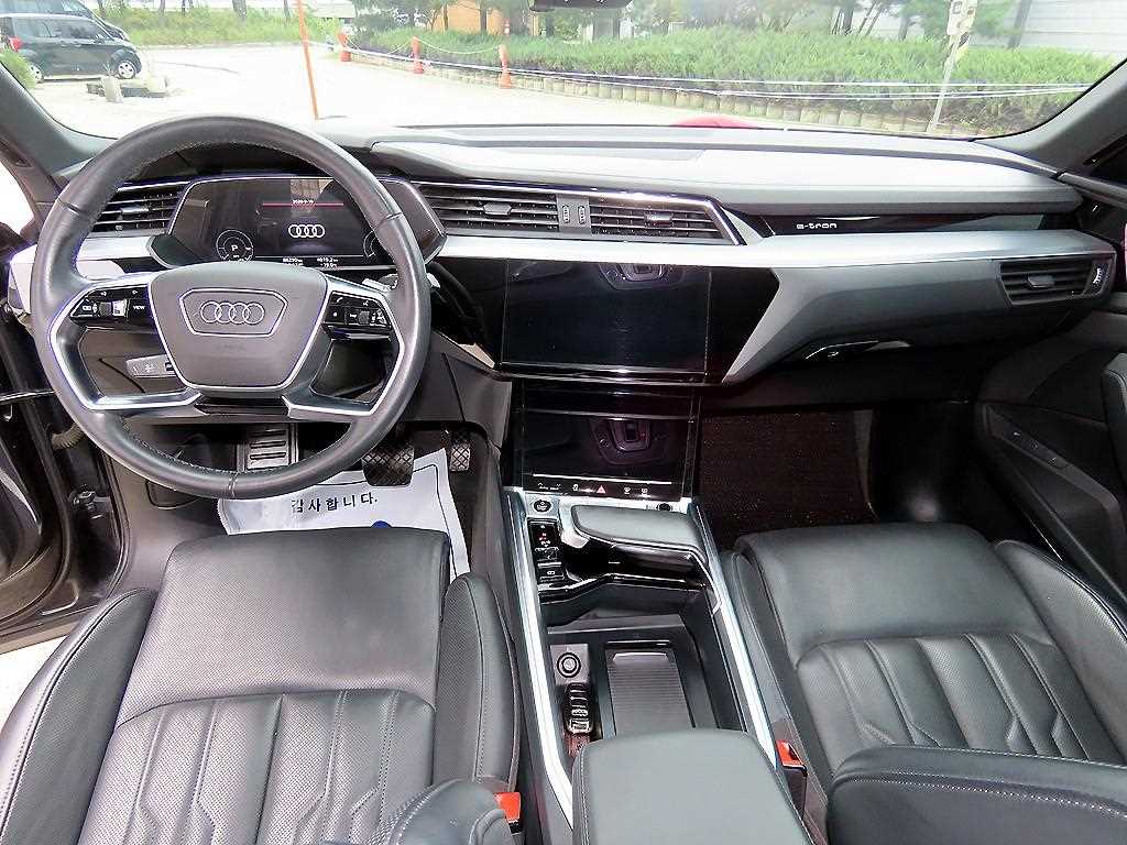 Audi e-tron — photo 07