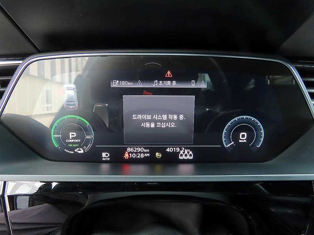 Audi e-tron — photo 09