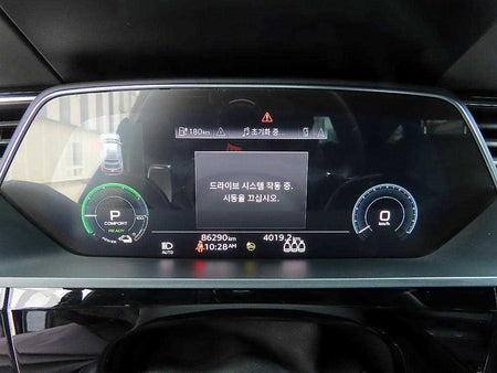 Audi e-tron — photo 09
