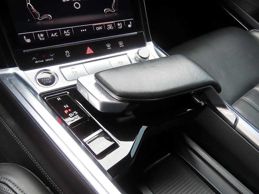 Audi e-tron — photo 11