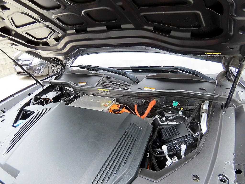 Audi e-tron — photo 19