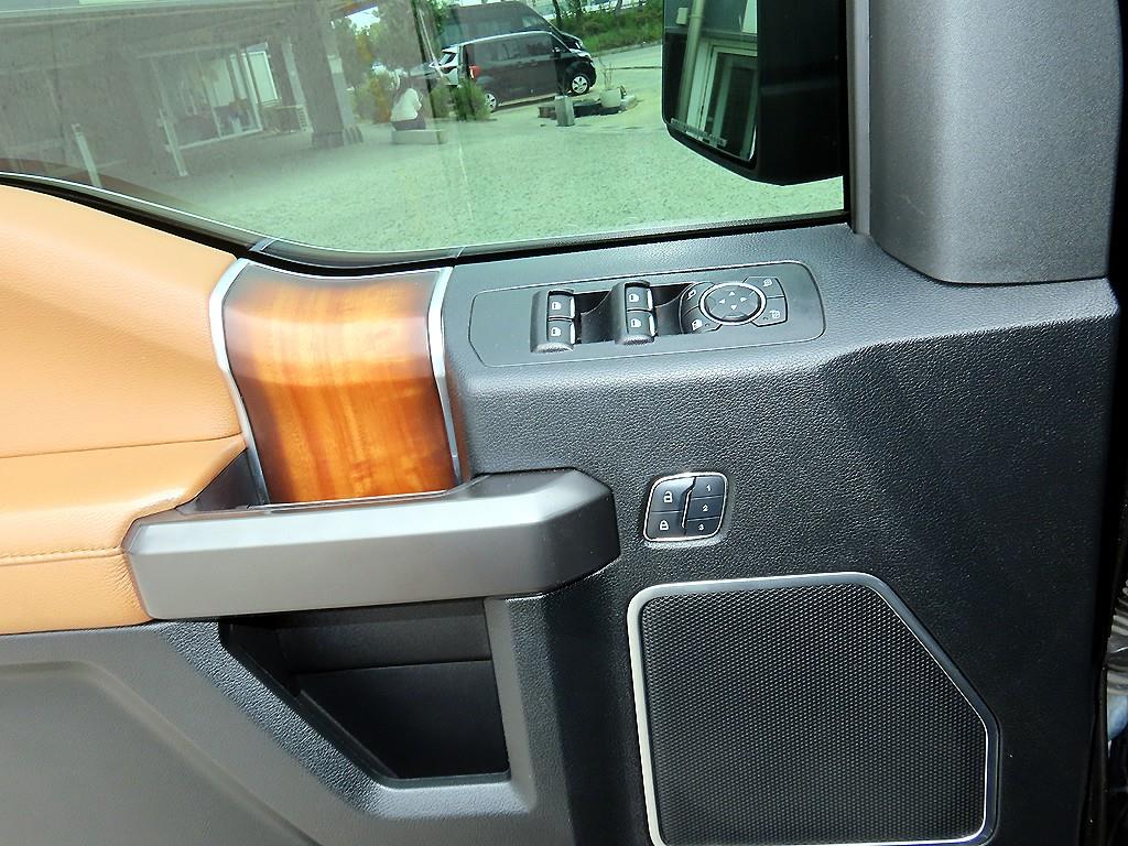 Ford F150 — photo 11