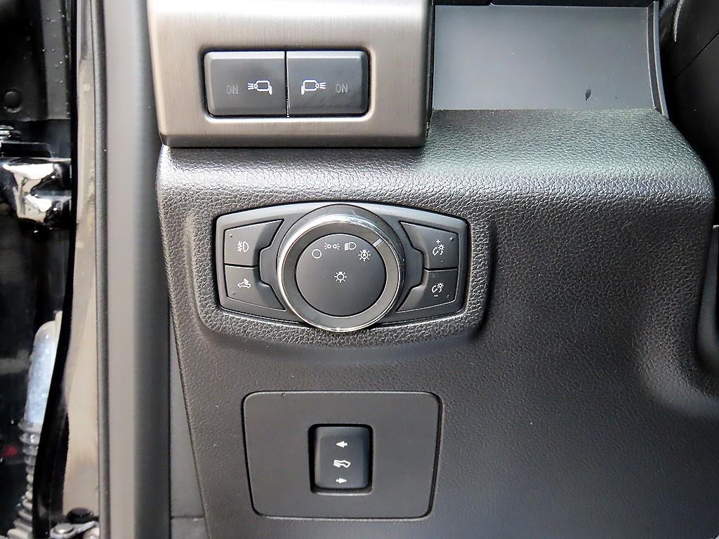 Ford F150 — photo 12